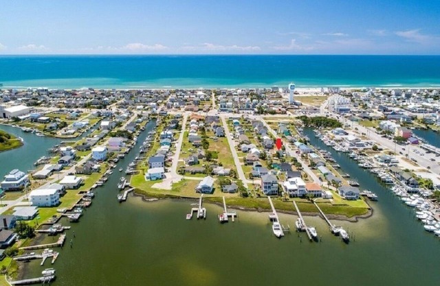 Beach Getaway in the HEART of Atlantic Beach- B