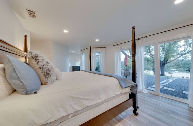 Beach House 2 on Lake LBJ - Sleeps 24