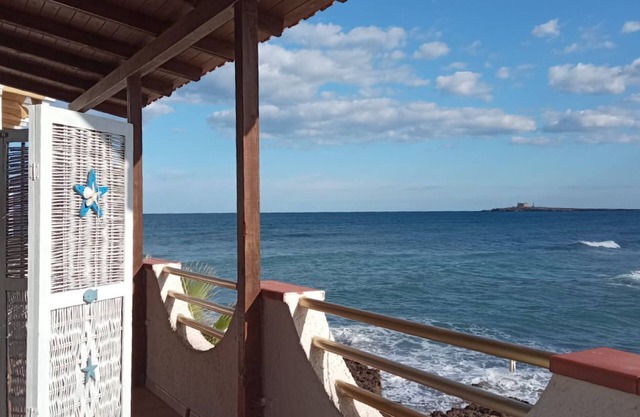 Beach-House In Front Of The Sicilian Sea between Marzamemi and Portopalo