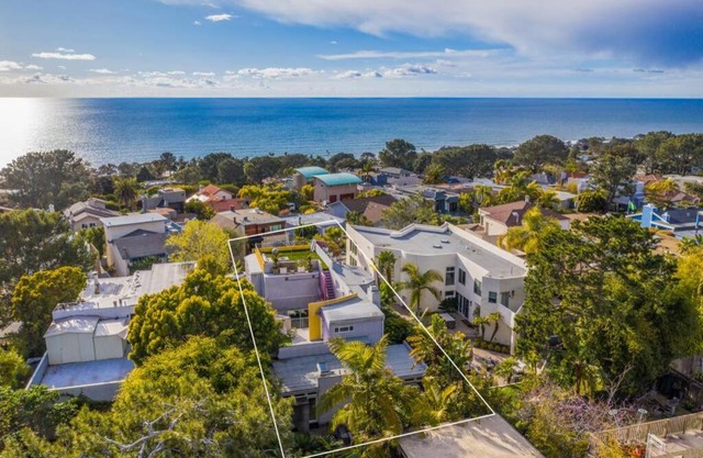 Beach Resort Home with Ocean Views Jacuzzi & Sauna!