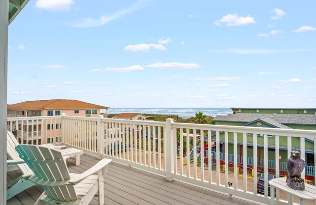 “Beach Views—Shell Yeah! Beach House is your stylish, fun-filled coastal escape with private bathrooms & neighborhood pool-Just steps from the sand!”
