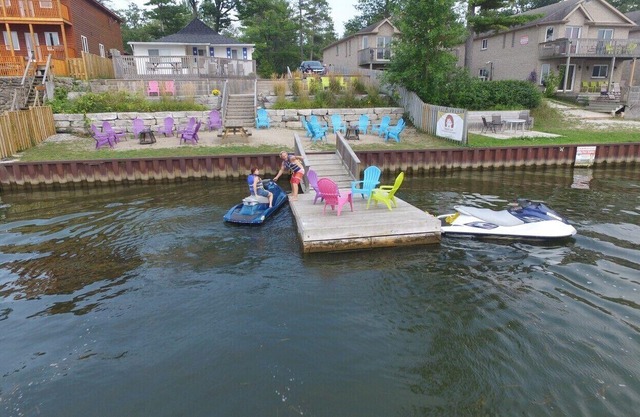 Beach1*com - Riverfront Cottage 3 - Wasaga Beach