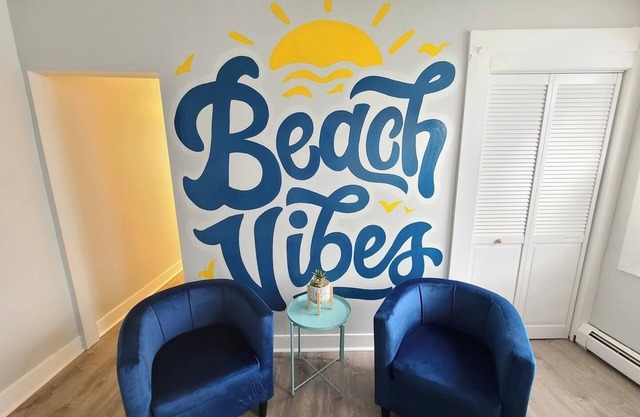 Beachcrest- Easy Walk to Beach, Tropicana and Casinos!