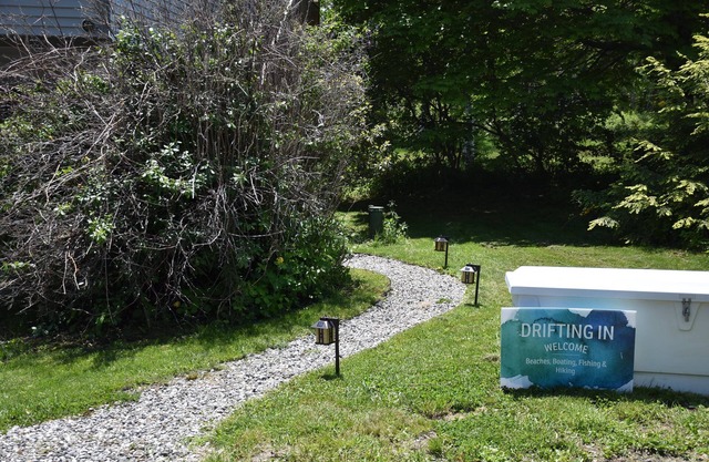 Beaches, Boating, Cool Ocean Breezes, Trails & Incredible Views! Max 2 people.