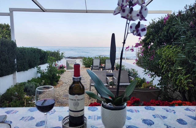 Beachfront house, in front of the sea, in a quiet village - Wifi