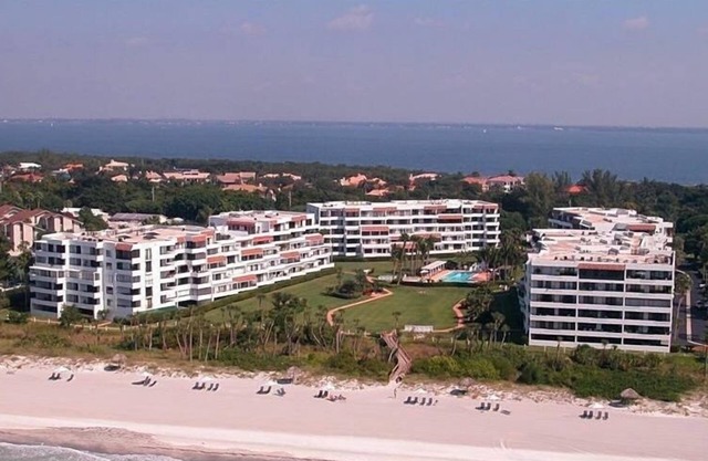 Beachfront 2BR 2 BA at Players Club by FVC