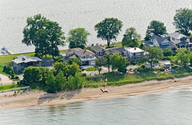 Beachfront 5 BR/2 Miles from CP & Sports Force