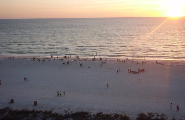BEACHFRONT - ALL beach gear - Tennis Court - Pool - workout room