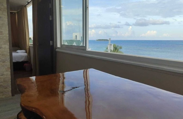 Beachfront Apartment with Pool & WiFi – Prime Zona Rosa San Andrés Island