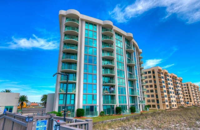 Beachfront Condo ~ Ocean views ~ Pool & Beach ~Docks