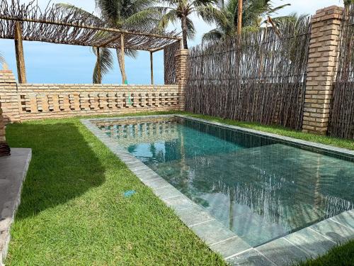 Beachfront House with Pool and Barbecue in Japaratinga