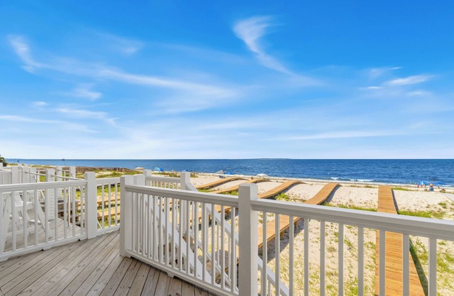 Beachfront Mojo- Brand New Gulf Front Town-home!