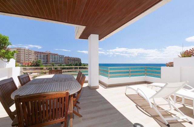 Beachfront penthouse sleeps 10 · AirCon · Pool · UHC PLAYAMERO 331