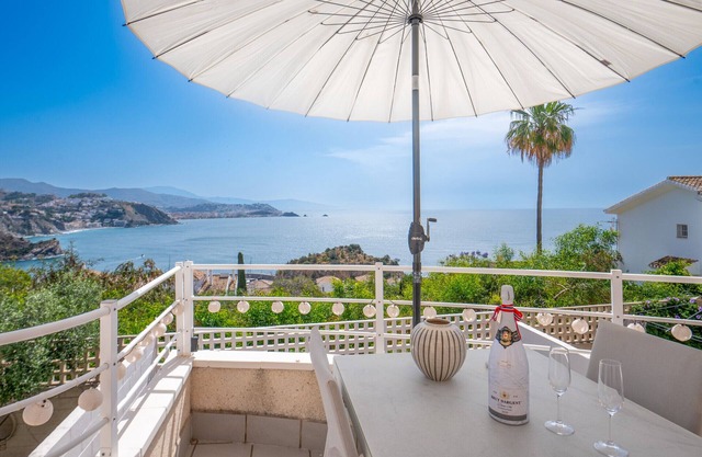 Beachfront, Pool, Townhouse with Sea View