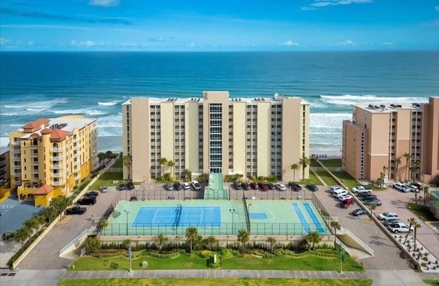 Beachfront Condo*New Owners-Updated Unit*Spectacular Views*Pets*No-drive Beach - 402 Shores Club