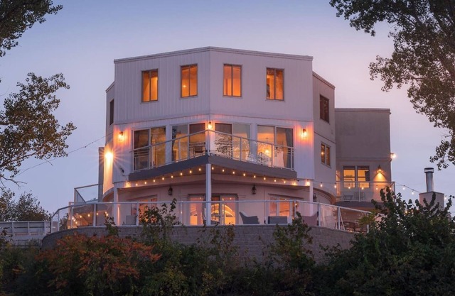 Beachfront Villa + Addition, Skyline views, Hot Tubs, Luxury Smart Home