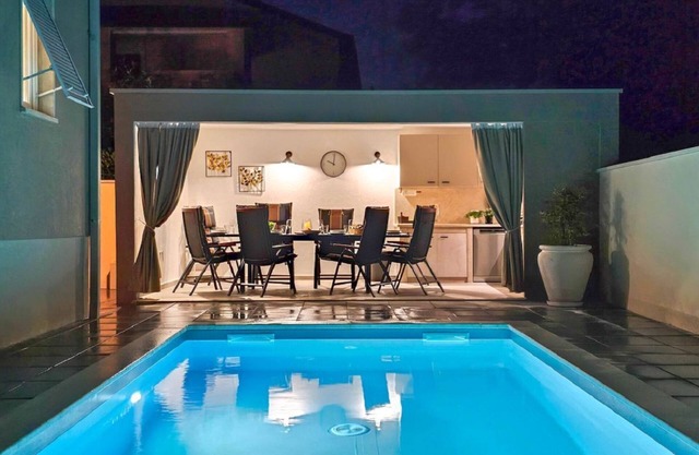 Beachfront villa with private pool, ingenious outdoor kitchen, washing machine and dog-friendly