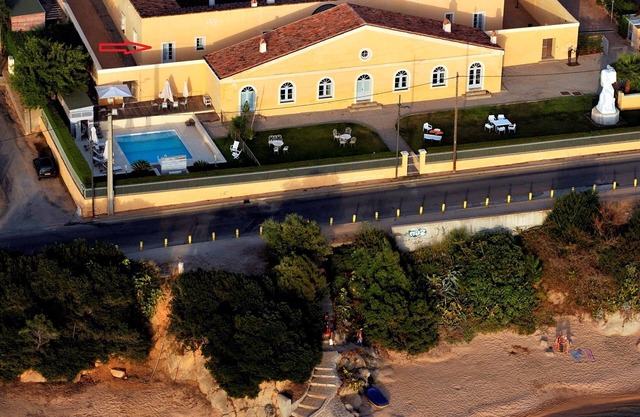 Beachfront villa with pool. all amenities