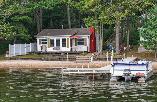 Beachside Cottage on Sapphire Lake