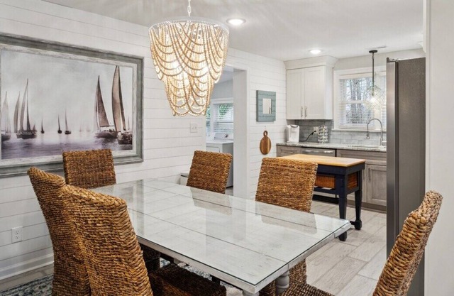 Beachside Escape: 1/2 mile from beach for family getaway