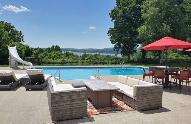 Beacon Retreat with Hudson River views and access to hiking trails and downtown!