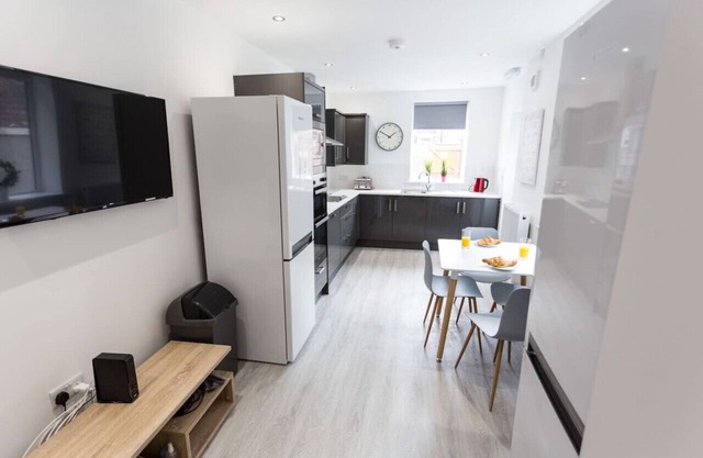Beamont House - Four bedroom all en-suite house