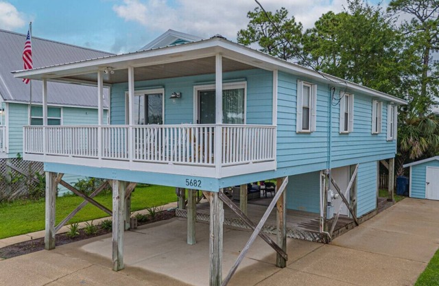 Bear Point Bayview Cottage Great Rates!