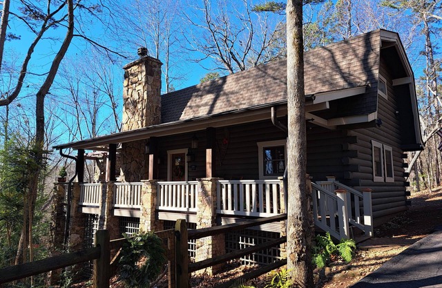 Bear's Lair Cabin in beautiful Big Canoe, Georgia