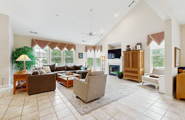 Bear Trap Dunes 2nd floor condo w/balcony, free WiFi, and basketball court