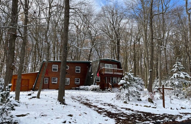 🐻 Bear’s Den at Hidden Valley Resort – Winter Season Rental across from slopes