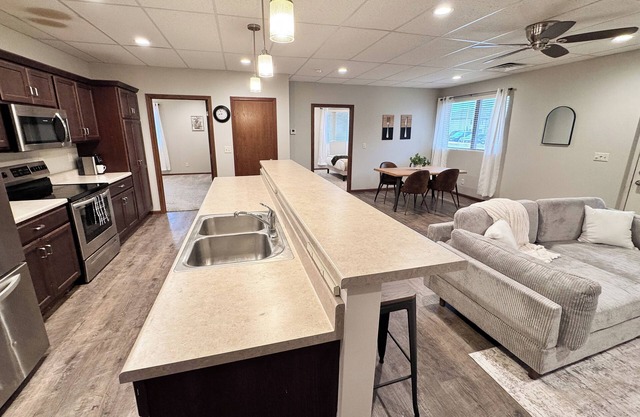 Beatrice Beauty - Remodeled 2 bed 2 bath in quiet neighborhood