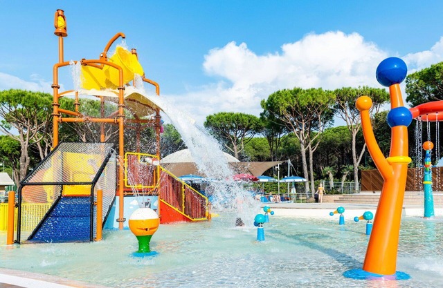 Beautiful apartment in villa for 4 people with A/C, pool, WIFI, hot tub, TV and terrace