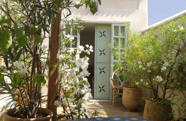 Beau Riad for Rent (breakfast service included)