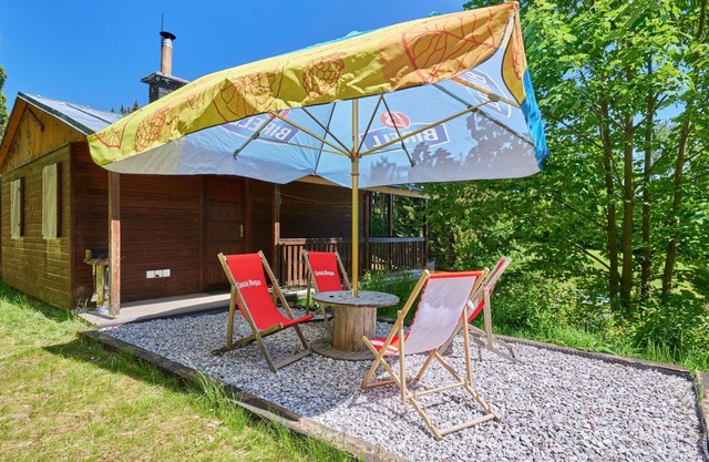Beautiful private villa for 4 people with WIFI, pool, TV, patio and pets allowed