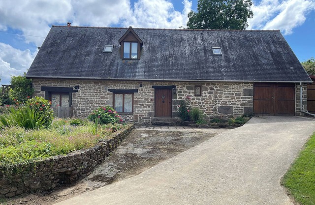 Beautiful 3 bedroom barn conversion in a rural hamlet near Saint James Normandy