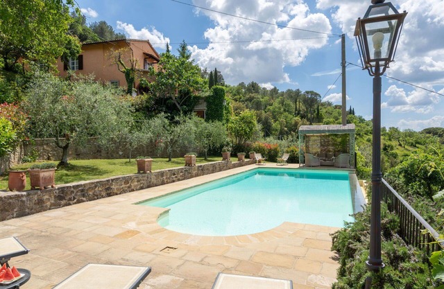 Beautiful private villa for 6 guests with WIFI, private pool, TV, patio and pets allowed