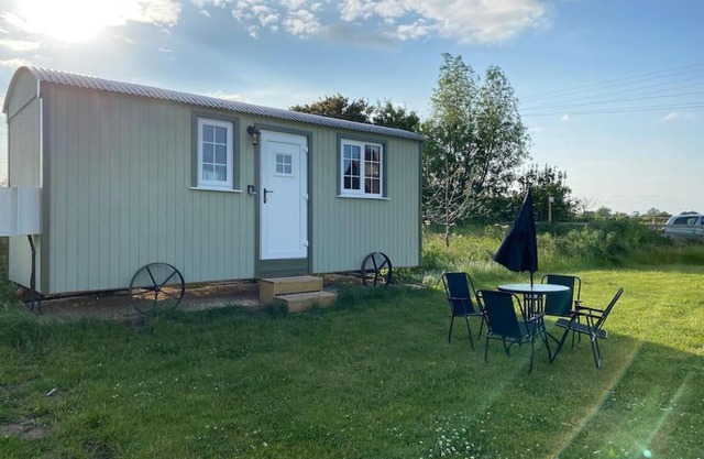 Beautiful 1 Bed Shepherd Hut in Warwickshire