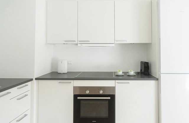 Beautiful 1-bed w/balcony