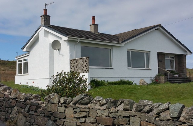 Beautiful 10 person modern bungalow in Bruichladdich with stunning views