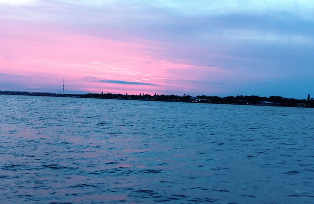 Beautiful 2/2 Beach House on salt water canal