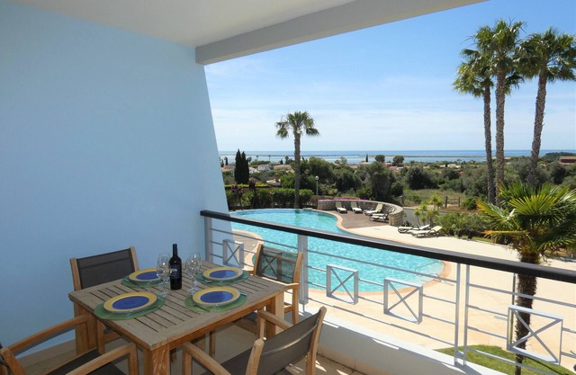 Beautiful 2 Bedroom Apartment with Sea View near the Golf for 4 People