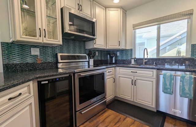 Beautiful 2 bedroom Ocean View Condo, Checkout the Virtual Tour.
