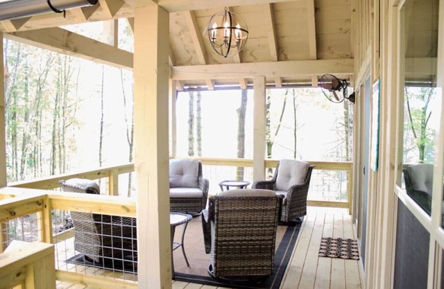 Beautiful 2-bedroom, sleeps 6, modern mountain chic cottage - July Pippin