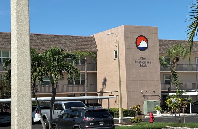 Beautiful 2 BR/2Bath condo in over 55 community