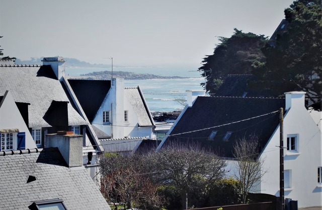 Beautiful 2-person apartment with sea view and beaches within walking distance