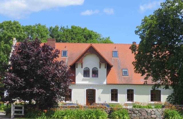 beautiful 2 room apartment (smaller apartment) with a huge garden in a very well-kept environment