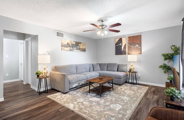 Beautiful 2BR 5 Mins to UT 8379
