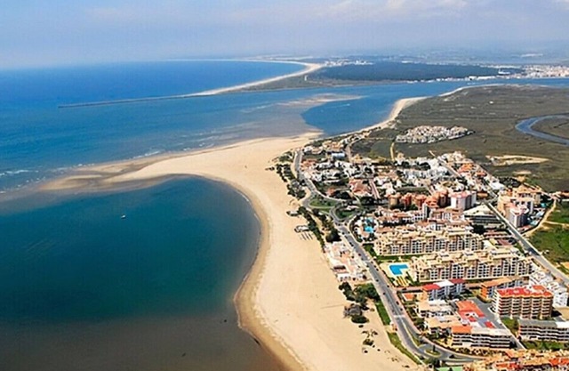 Beautiful 3-Bed Chalet with riverview in Ayamonte