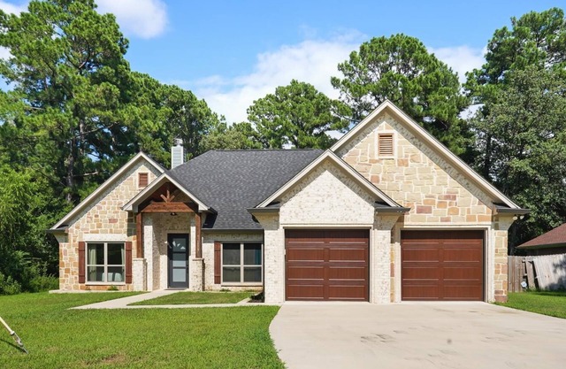 Beautiful 3-bedroom, 2 Bath New Build Home on Lake Palestine with WiFi, AC