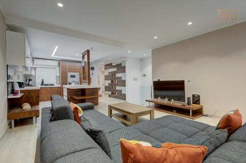 Beautiful 3BR Maisonette with Rooftop Terrace by 360 Estates